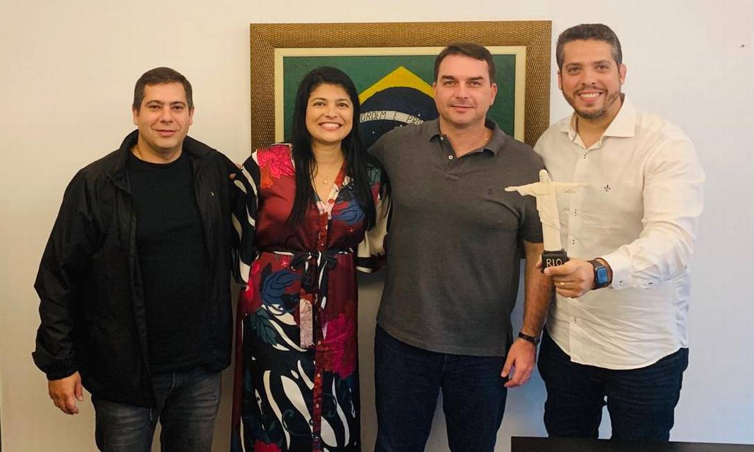 Dr. Serginho, Alana Passos, Flavio Bolsonaro e Rodrigo Amorim em reunião que definiu candidaturas do PSL nas eleições de 2020 Foto: Divulgação