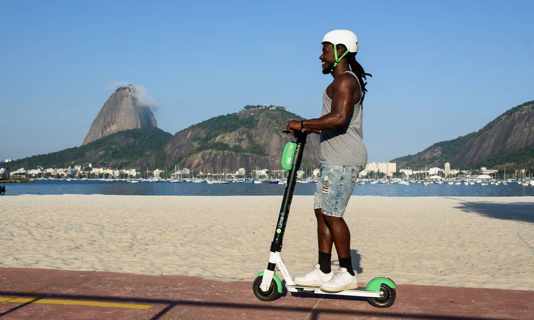 Lime inicia o serviço das patinetes elétricas no Rio Foto: Gustavo Wittich / Divulgação