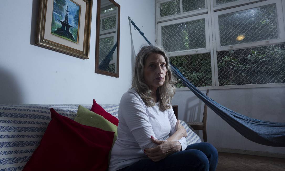 Katja Schilirò acumulou uma dívida de R$ 30 mil e corre o risco de perder o apartamento Foto: Bruno Kaiuca / Agência O Globo