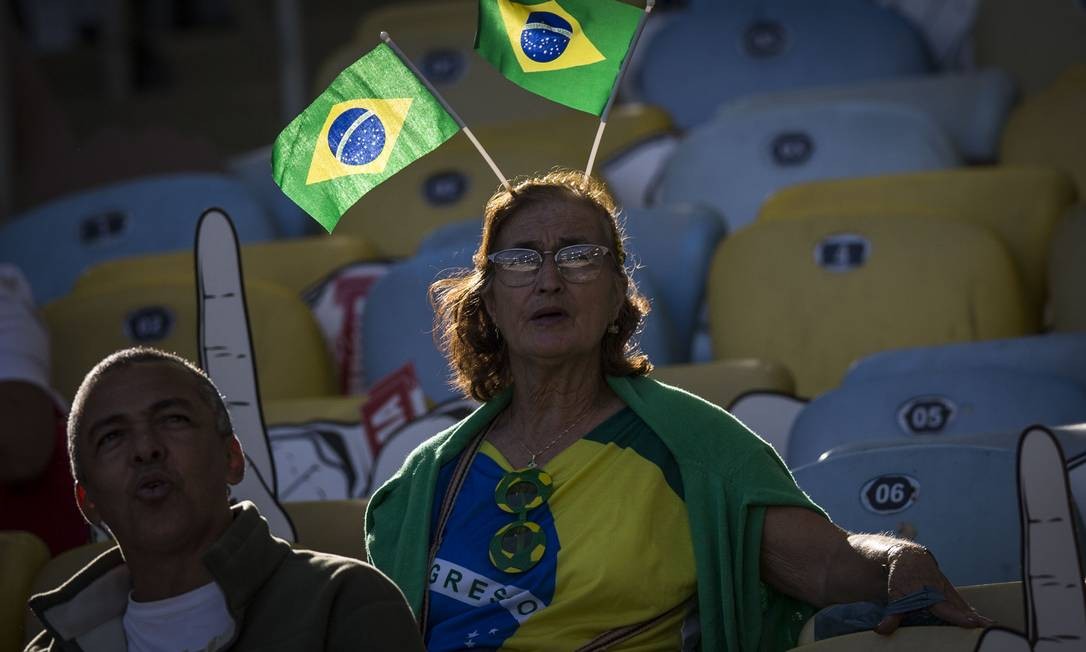 Torcedores no Maracanã, momentos antes do início da partida entre Brasil e Peru, pela final da Copa América de Futebol Foto: Guito Moreto / Agência O Globo