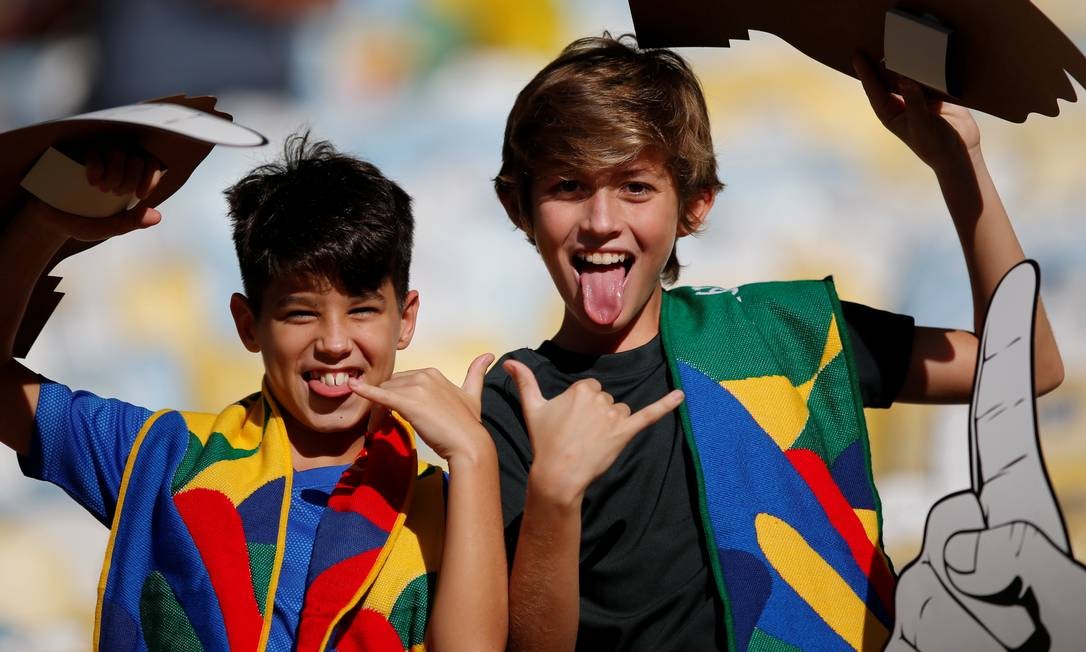 Torcedores no Maracanã momentos antes da partida final da Copa América Foto: LUISA GONZALEZ / REUTERS