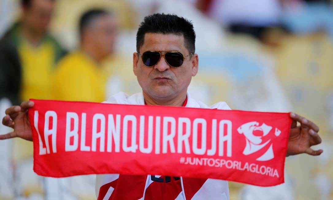 Torcedor peruano mostra sua paixão pela seleção Foto: LUISA GONZALEZ / REUTERS