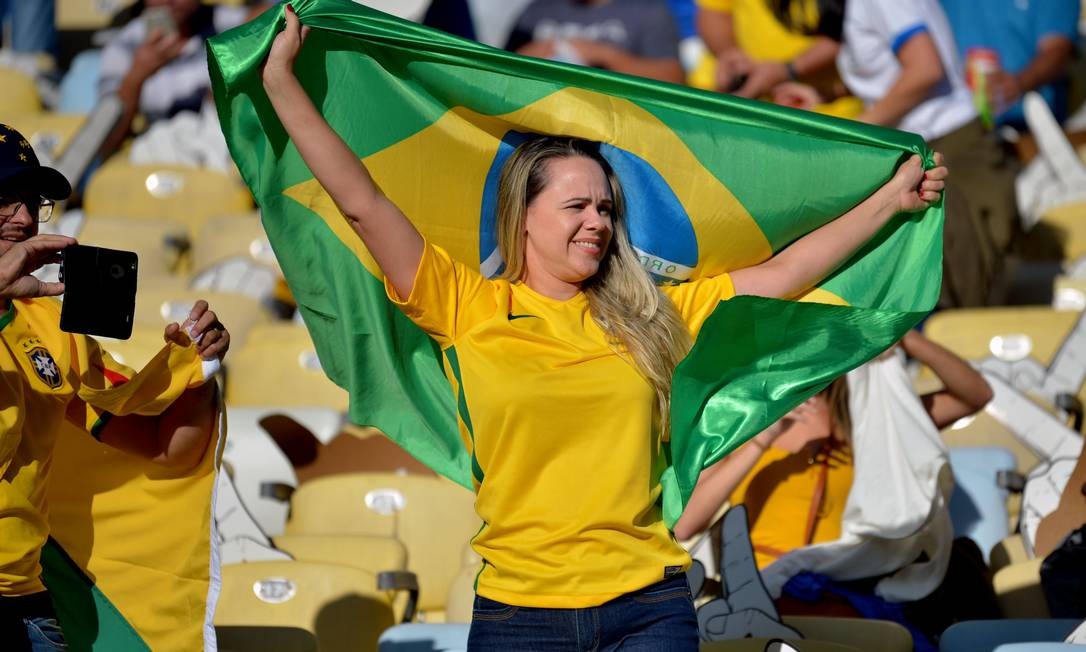 Torcedores no Maracanã, momentos antes do início da partida entre Brasil e Peru, pela final da Copa América de Futebol Foto: RAUL ARBOLEDA / AFP