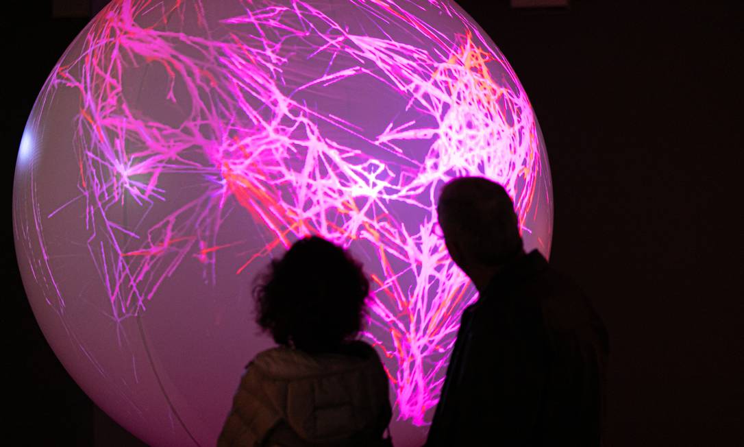 Oi Futuro oferece experiência imersiva com exposição 'iluminada