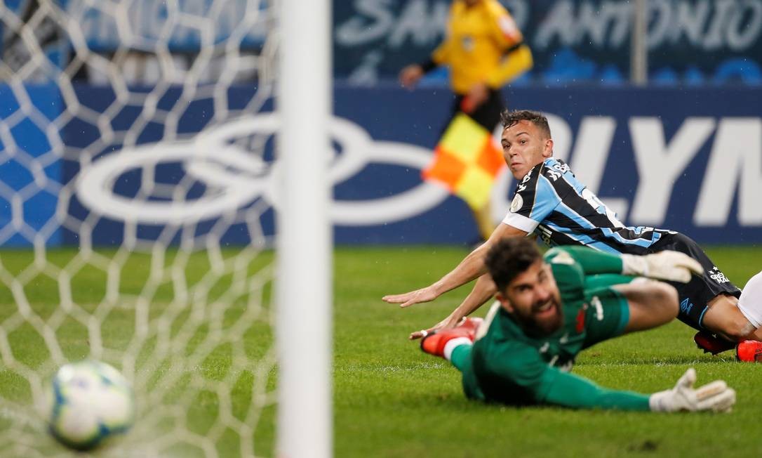 Vasco faz bom jogo, mas leva virada do Grêmio após gol mal ...
