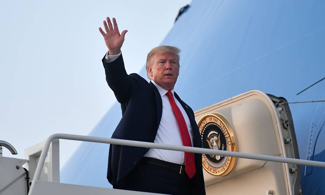 US President Donald Trump makes his way to board Air Force One before departing from Cleveland Hopkins International Airport in Cleveland, Ohio on July 12, 2019. (Photo by MANDEL NGAN / AFP) Foto: MANDEL NGAN / AFP
