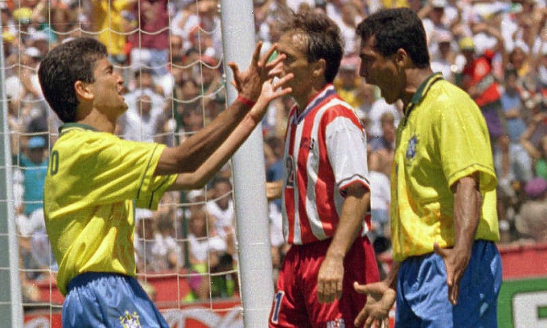 Em que pese os questionamentos Ã  seleÃ§Ã£o, a dupla Bebeto e RomÃ¡rio foi um caso Ã  parte. Esbanjando sintonia em campo, os dois conquistaram a torcida e foram um sucesso de popularidade Foto: Ivo Gonzalez / AgÃªncia O Globo