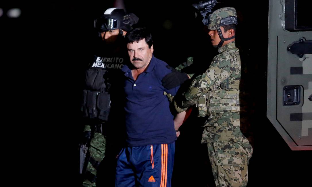 El Chapo é escoltado durante audiência na Cidade do México, em janeiro de 2016 Foto: Tomas Bravo / REUTERS