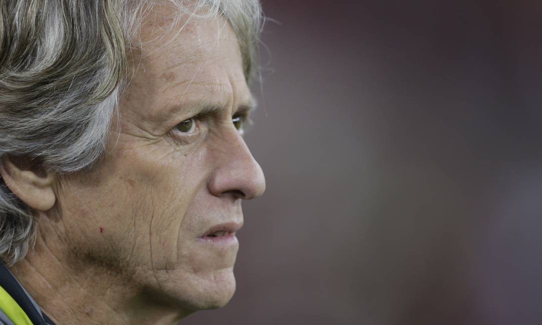 O t&eacute;cnico do Flamengo, no portugu&ecirc;s Jorge Jesus Foto: MARCELO THEOBALD / Ag&ecirc;ncia O Globo