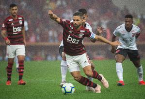 Diego na partida contra o Athletico-PR Foto: Alexandre Vidal/Flamengo