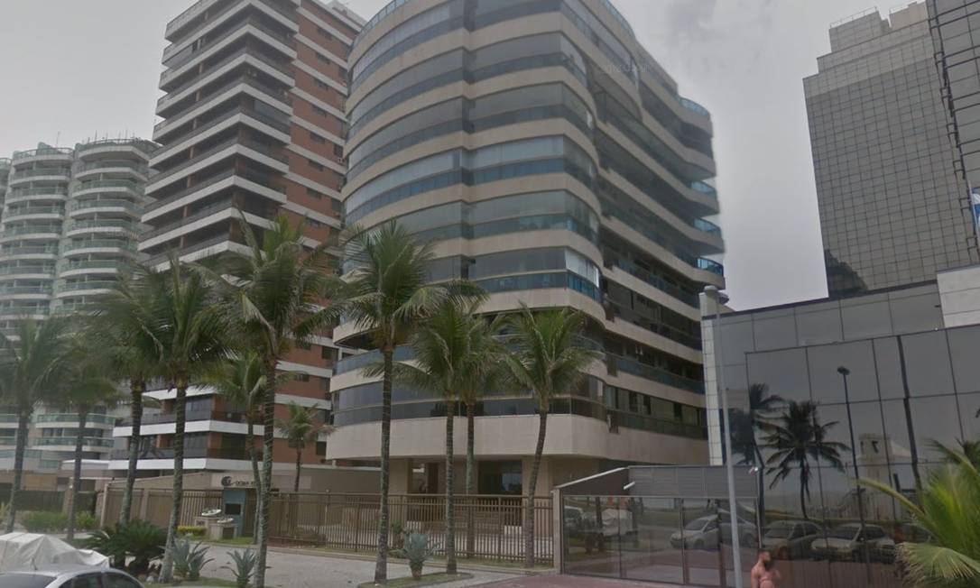 Apartamento em prédio à beira-mar na Barra da Tijuca é um dos endereços listados por Senad Foto: Google Maps / Reprodução