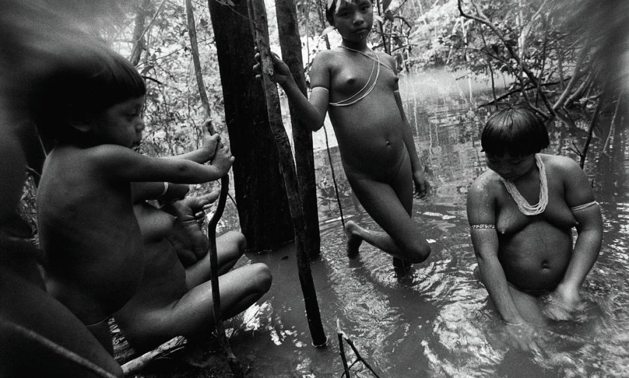 Primeiro contato de Claudia Andujar com os Yanomamis foi em 1971 Foto: Claudia Andujar / Divulgação