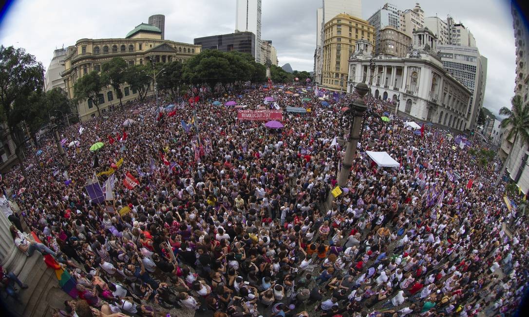 Manifestação Mulheres contra Bolsonaro na Cinelândia, em setembro de 2018 Foto: Alexandre Cassiano / Agência O Globo