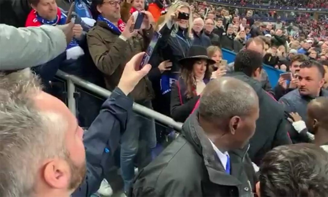 Neymar agride torcedor na final da Copa da França, disputada no Stade de France, em que PSG perdeu o título para o Rennes, em abril deste ano Foto: Redes sociais/Twitter