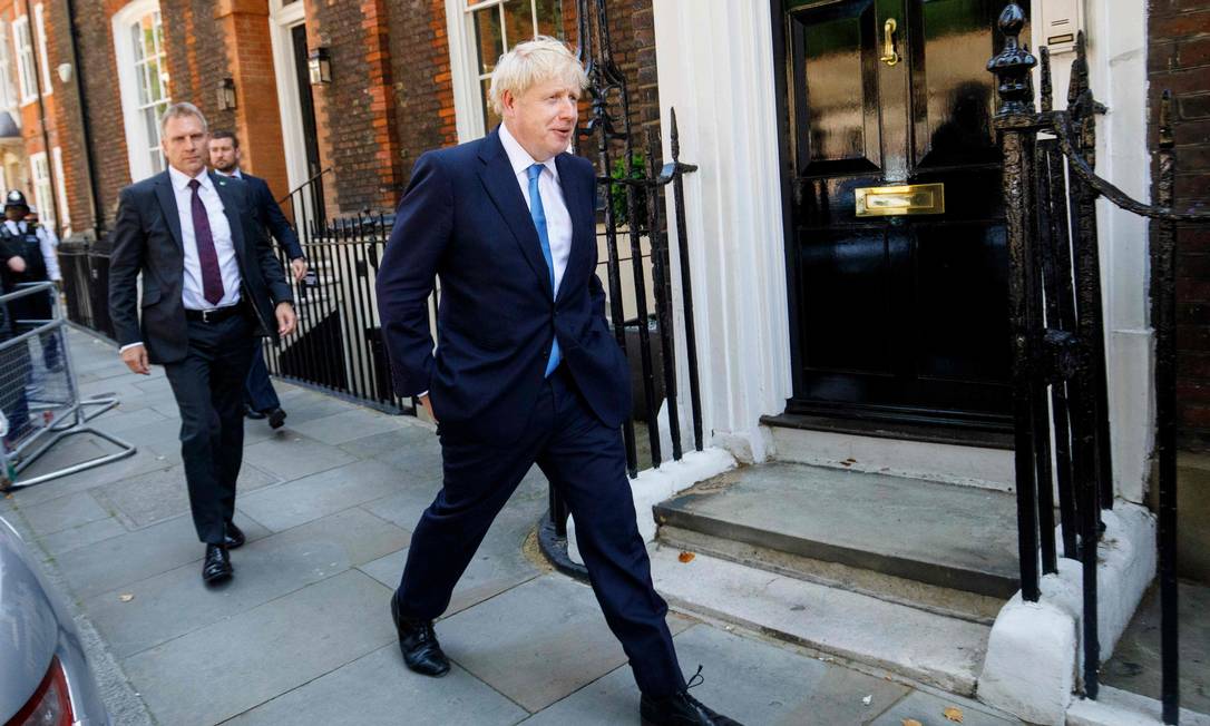 New Conservative Party leader and incoming prime minister Boris Johnson leaves his campaign office in central London on July 23, 2019. - Boris Johnson won the race to become Britain's next prime minister on Tuesday, heading straight into a confrontation over Brexit with Brussels and parliament, as well as a tense diplomatic standoff with Iran. (Photo by Tolga AKMEN / AFP) Foto: TOLGA AKMEN / AFP