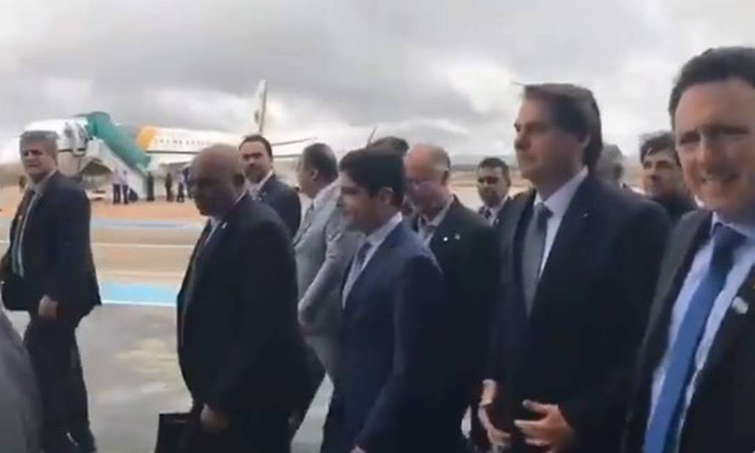 Presidente Jair Bolsonaro chega a Aeroporto Glauber Rocha, em VitÃ³ria da Conquista Foto: ReproduÃ§Ã£o/Twitter