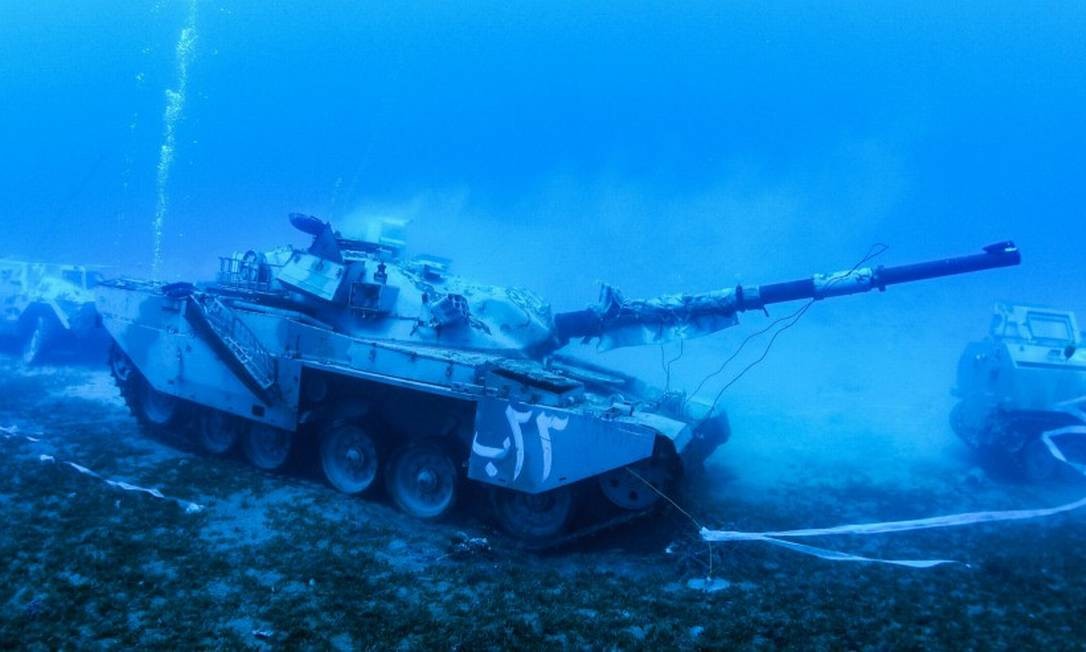 Tanque Khalid no fundo do Mar Vermelho: museu subaquático na Jordânia Foto: - / AFP