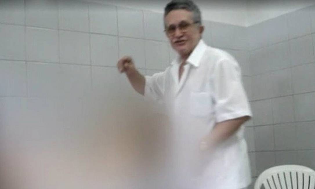 José Hilson Paiva, médico cearense, filmava o atendimento suas pacientes sem autorização delas e fazia procedimentos inadequados e abusivos Foto: Reprodução de vídeo
