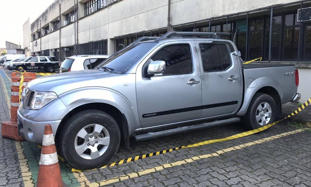 PolÃ­cia apreendeu na Zona Leste de SÃ£o Paulo quatro carros usados pelos assaltantes que levaram 720 quilos de ouro do Aeroporto de Guarulhos Foto: Ana LetÃ­cia LeÃ£o / AgÃªncia O Globo