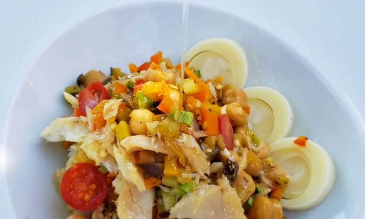 No Paludo Gourmet tem grão-de-bico mediterrâneo com bacalhau, servido no bufê a partir de 89,90 o quilo. Foto: Divulgação / Divulgação