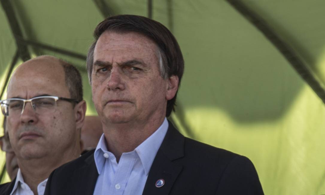 O presidente Jair Bolsonaro participou neste sábado de soleninade de formatura de novos paraquedistas no 26º Batalhao de Infantaria Paraquedista na Vila Militar Foto: Alexandre Cassiano / Agência O Globo