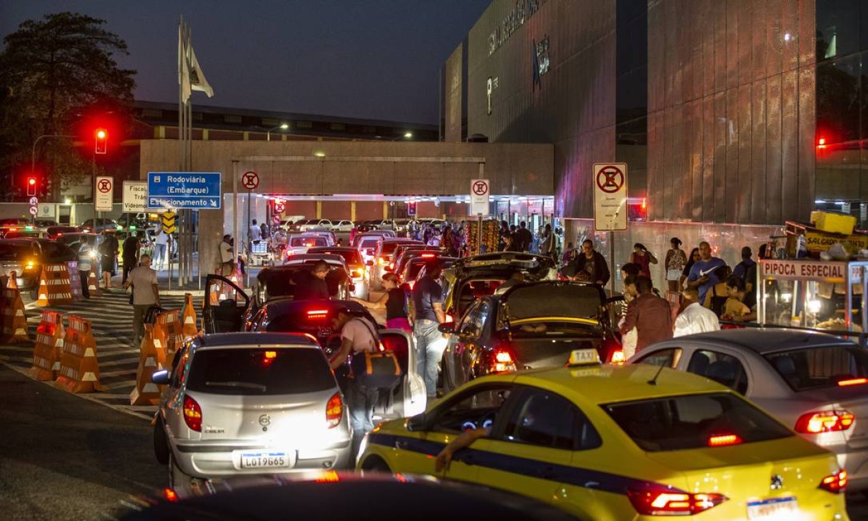 Carros antigos disputam corrida interestadual