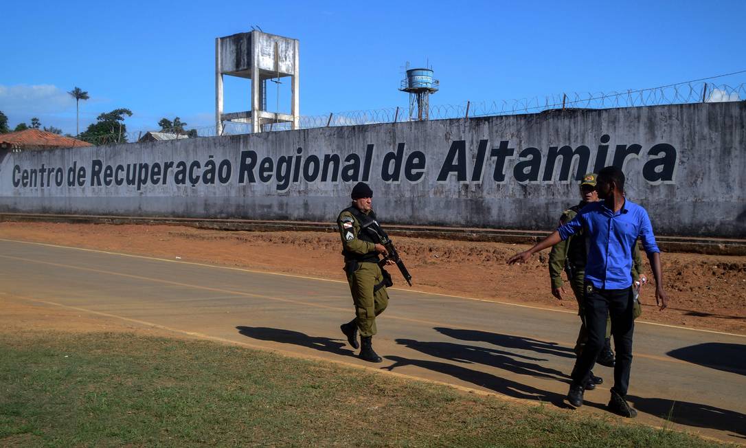 Policial patrulha arredores de presídio de Altamira, no Pará Foto: BRUNO SANTOS 29-06-2019 / AFP