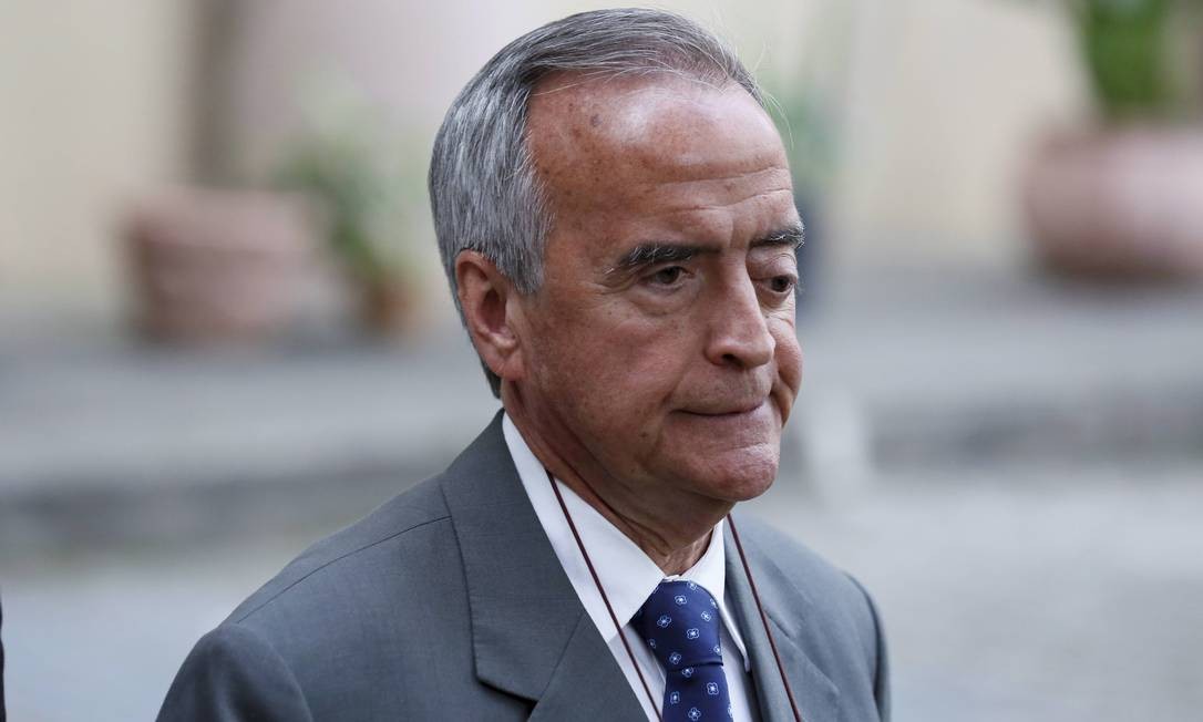 Nestor Cerveró, ex-diretor da área Internacional da Petrobras. Foi preso em 14 de janeiro de 2015, durante a 8ª fase da Lava-Jato, quando desembarcava no Aeroporto Internacional Tom Jobim (Galeão), no Rio de Janeiro, acusado de envolvimento em crimes de corrupção e lavagem de dinheiro Foto: Pablo Jacob / Agência O Globo