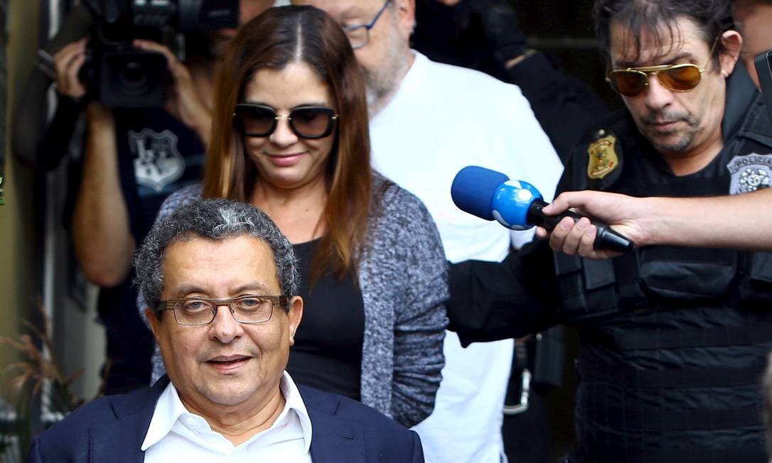 O publicitário baiano João Santana e sua mulher, a também publicitária Monica Moura, foram alvos da operação "Acarajé", 23ª fase da Lava-Jato, em fevereiro de 2016. Marqueteiro das campanhas de Dilma Rousseff e da reeleição do ex-presidente Lula, em 2006, Santana recebeu US$ 7,5 milhões em conta secreta no exterior, segundo a Polícia Federal e o MPF. Para os investigadores, ele foi pago com propina de contratos da Petrobras Foto: Rodolfo Buhrer / Reuters