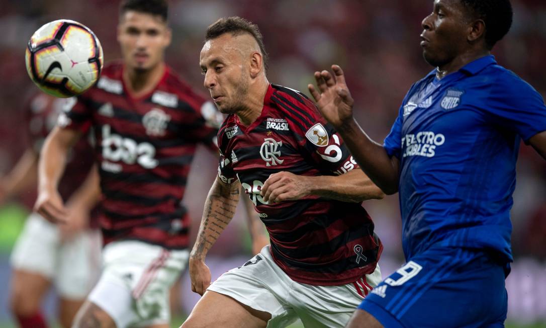 Flamengo vence Emelec com drama nos pênaltis e avança na Libertadores
