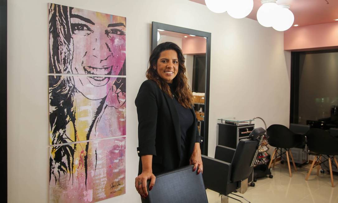 
Uma vez por mês, a visagista Melissa Paladino promove ação beneficente em seu salão
Foto:
Gabriela Fittipaldi
/ Agência O Globo