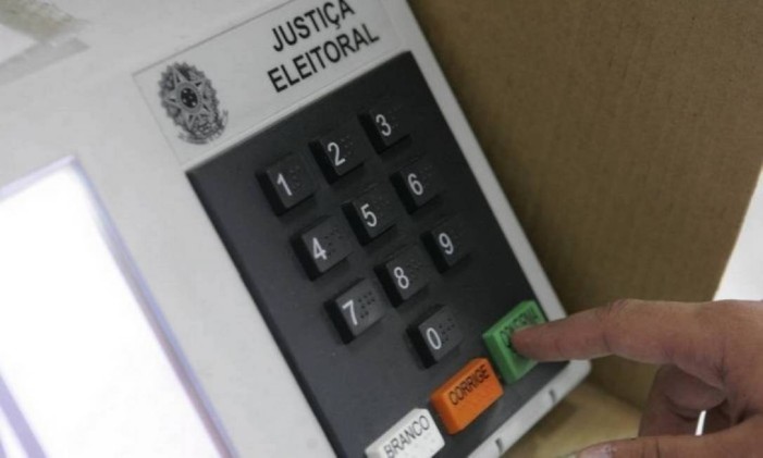 O cadastramento da biometria é realizado em cartórios eleitorais Foto: Felipe Hanower / Agência O Globo
