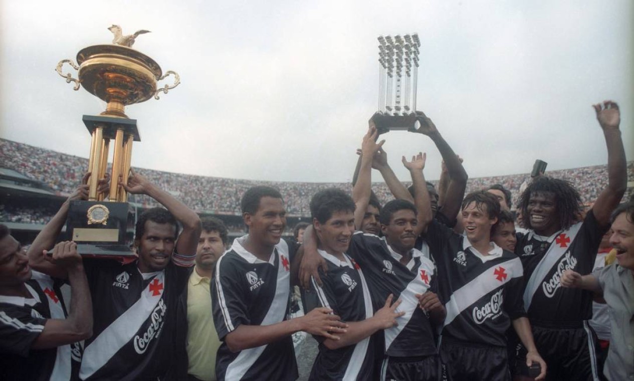 Time do Vasco comemora a conquista do Campeonato Brasileiro de 1989, após vitória sobre o São Paulo (1 a 0) Foto: Custódio Coimbra / Agência O Globo
