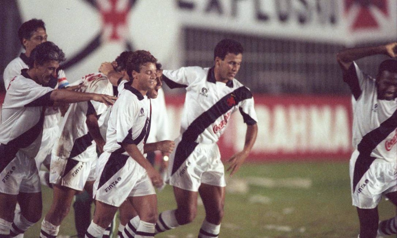 Em 1992, o Campeonato Estadual foi disputado por pontos corridos. Ao vencer o Bangu (1 a 0), o Vasco conquistou o título com duas rodadas de antecedência Foto: Fernando Maia / Agência O Globo