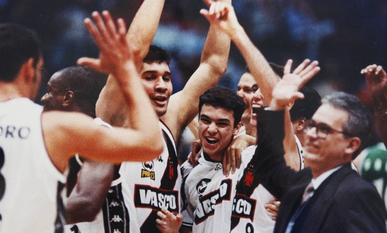 Fotos do time de basquete do Vasco campeão sul-americano e vice da Copa McDonald's em 1999 Foto: Gustavo Azeredo / Agência O Globo