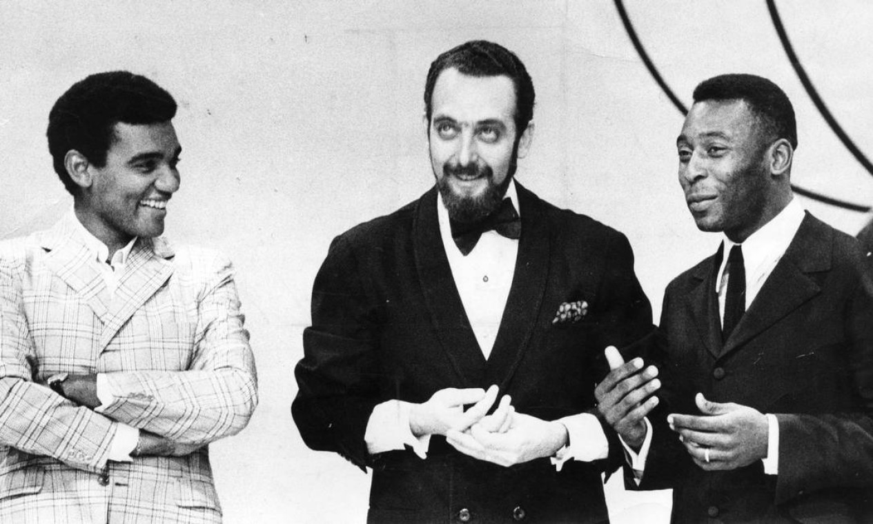 Wilson Simonal com Luis Carlos Miele e Pelé, na década de 60 Foto: Arquivo / Agência O Globo