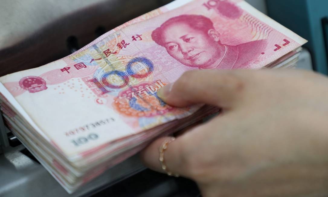 
Notas de iuan: China fixa taxa de referência diária em 6,9683 por dólar
Foto:
Bloomberg
