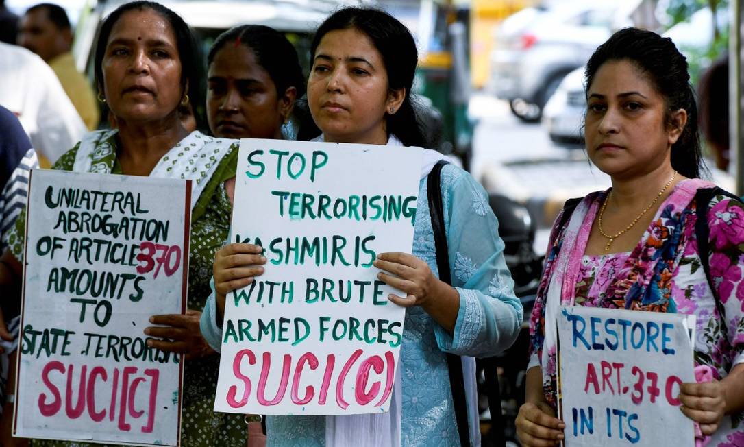 Mulheres protestam contra medida do governo indiano em Nova Délhi Foto: MONEY SHARMA / AFP