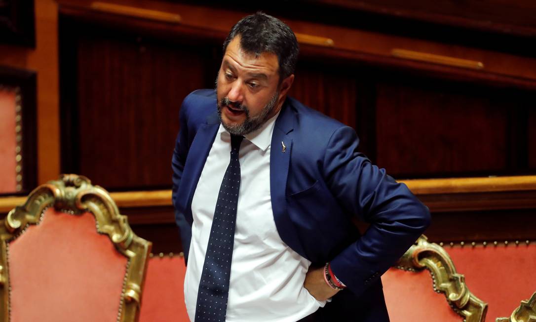 
O vice-primeiro-ministro italiano Matteo Salvini, líder do partido de extrema direita Liga, gesticula em votação no Senado em Roma esta semana: em alta nas pesquisas, ele quer novas eleições
Foto:
Remo Casilli/REUTERS/05-08-2019
