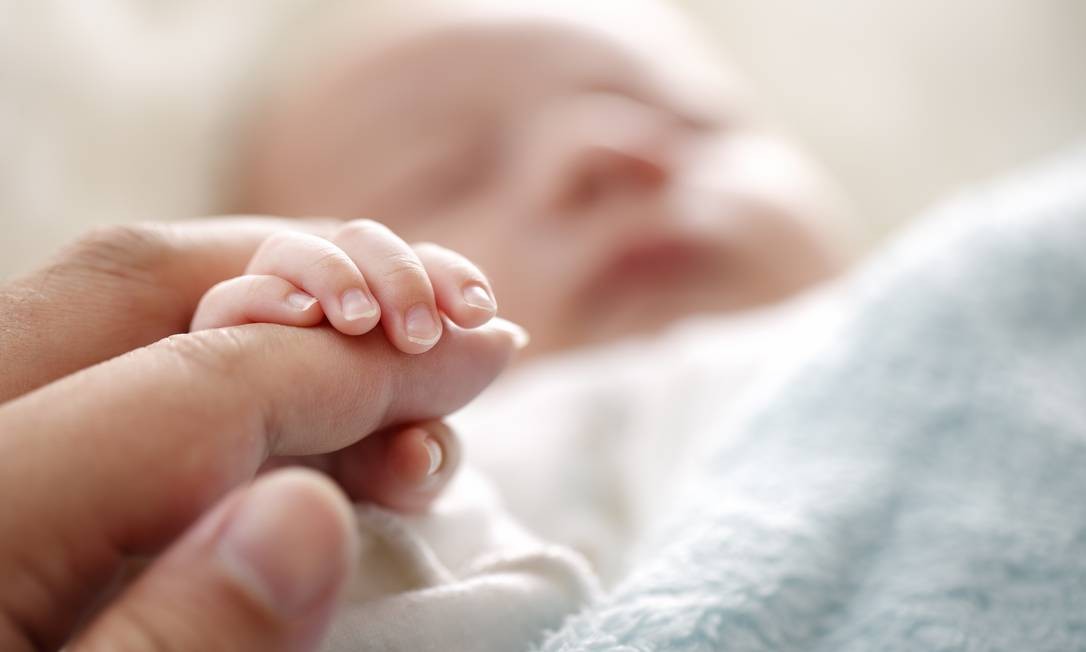 O debate sobre parentalidade tem ganhado espaço, principalmente em bolhas privilegiadas, influenciando também comportamentos, gerando novas referências para os homens Foto: bernie_photo / Getty Images