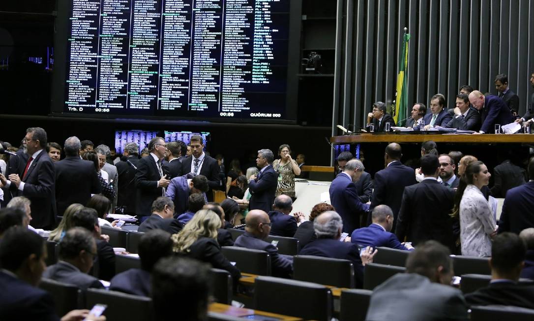 Projeto que define abuso de autoridade lista 37 ações que se enquadram na medida Foto: Jorge William / Agência O Globo