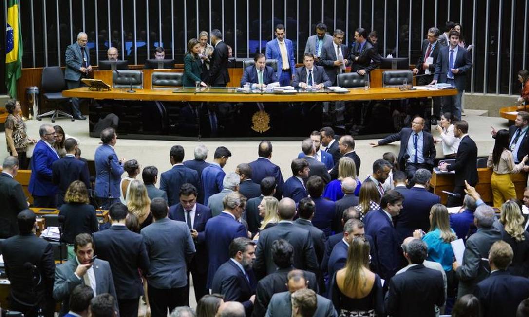 Deputados aprovaram lista de 37 ações que poderão ser consideradas abuso de autoridade Foto: Pablo Valadares/Câmara dos Deputados
