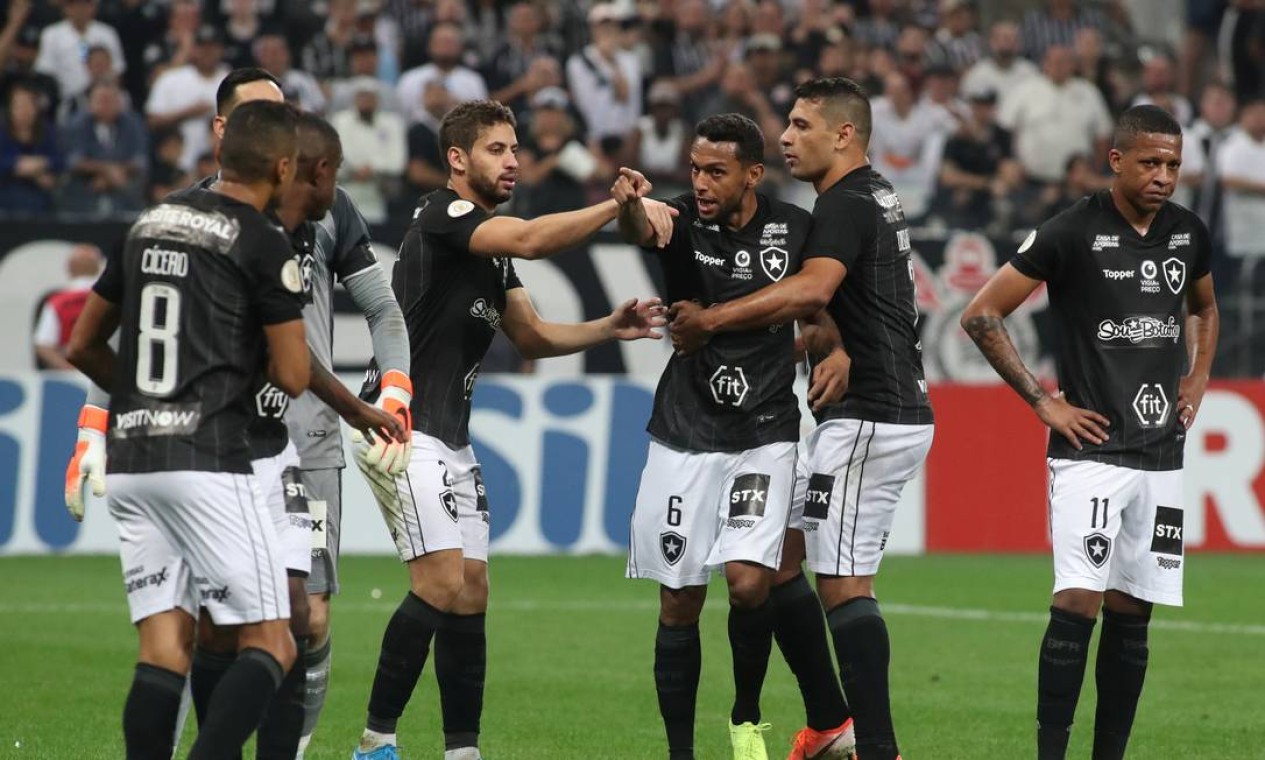 Botafogo é dominado na Arena Corinthians e perde por 2 a 0 - Jornal O Globo