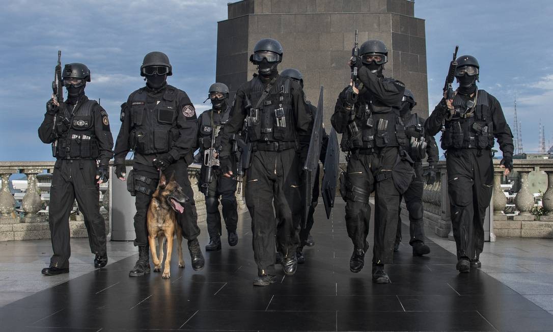 Bope Prepara Livro De Fotos Que Retratam Policiais Como Herois Em