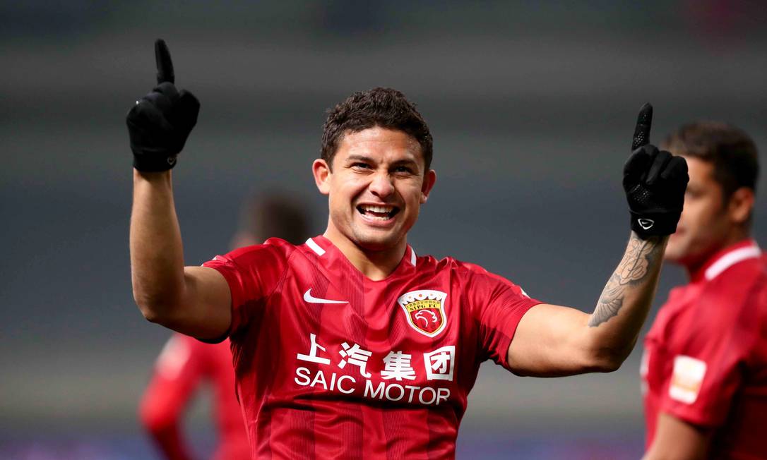 Palmeiras procura Elkeson, atacante de saída do Guangzhou FC