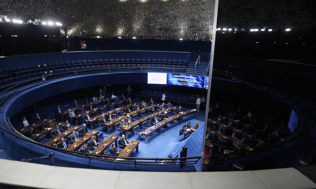 O documento dos senadores tem 28 signatários de 11 partidos Foto: Jorge William / Agência O Globo