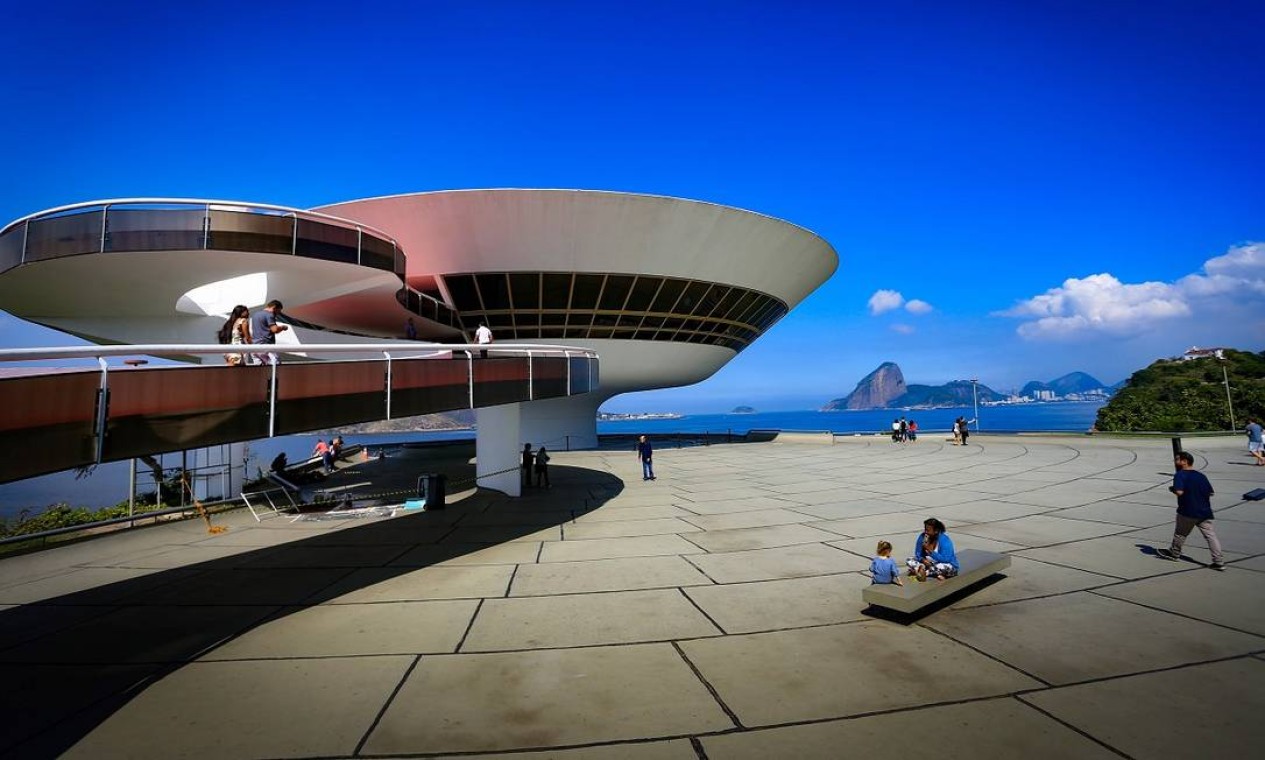O Museu de Arte Contemporânea (MAC) de Niterói: a cidade, ao lado do Rio, faz parte da área turística da Região Metropolitana Foto: Roberto Moreyra / Agência O Globo