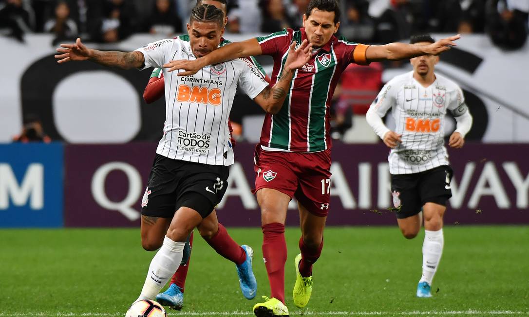 Flu empata com o Corinthians em jogo de ida da semifinal da Copa