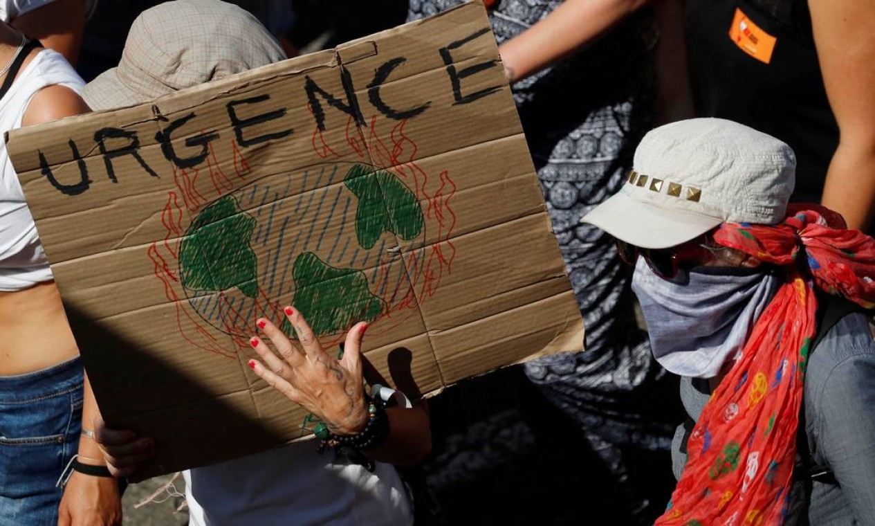 Protestos na França e na Espanha pedem atenção de membros do G7 para mudanças climáticas, em especial à situação das queimadas na Amazônia Foto: Stephane Mahe / Reuters