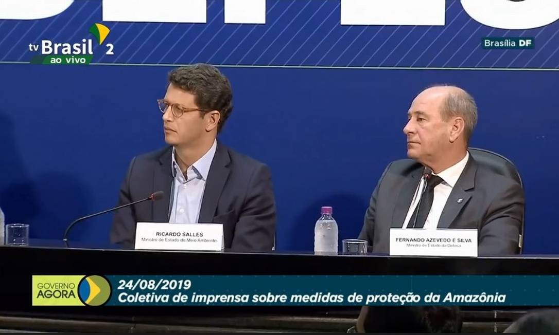 Ministro do Meio Ambiente, Ricardo Salles, e ministro da Defesa, Fernando Azevedo, explicam como sero as aes na Amaznia. Foto: Reproduo